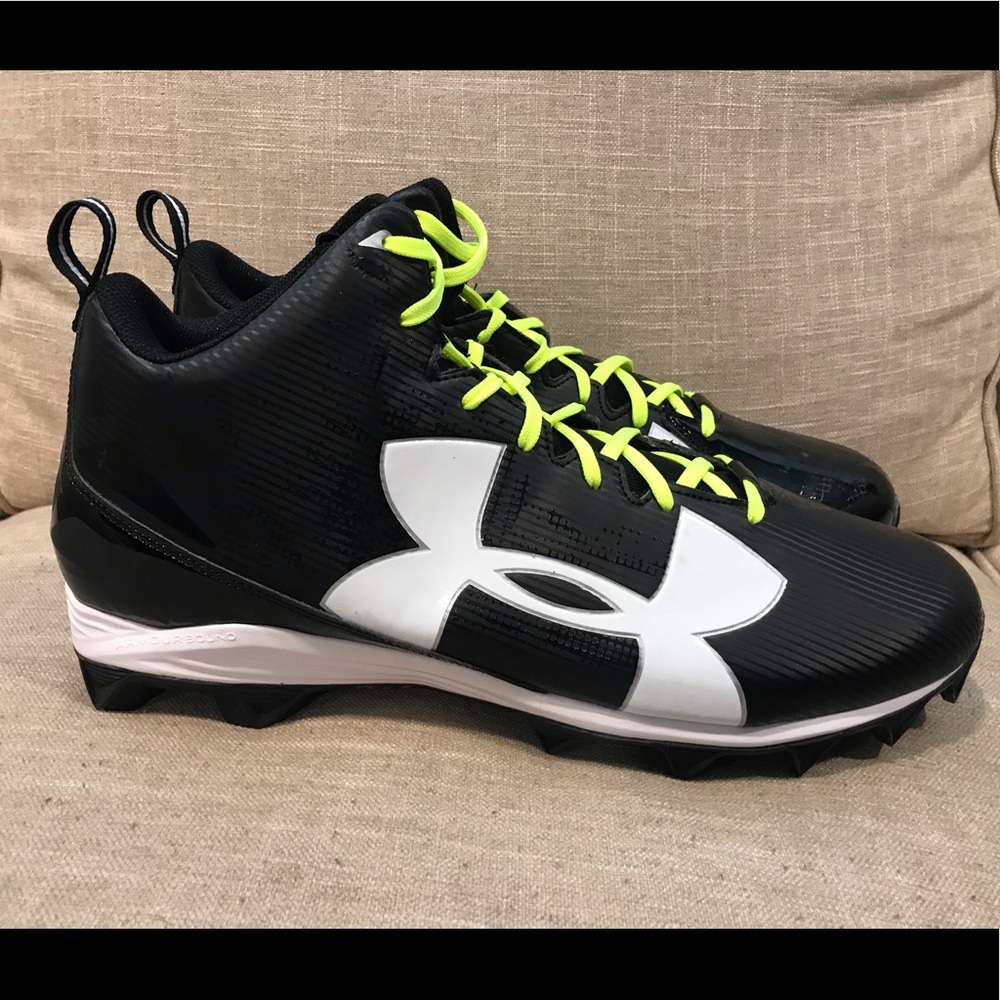 NEW Men’s Under Armour football cleats shoes